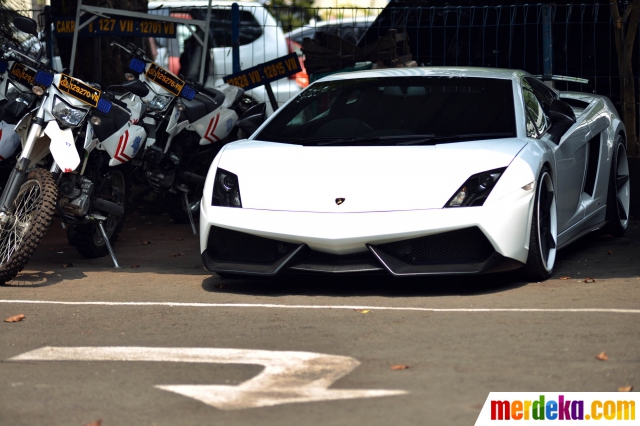 Foto Lamborghini  putih  yang ditilang ini dicurigai mobil  