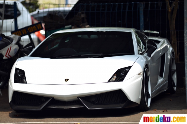 Foto Lamborghini putih yang ditilang ini dicurigai mobil  