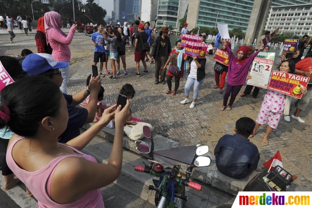 Foto : Aksi demo ibu-ibu di HI tuntut Jokowi-JK tepati 