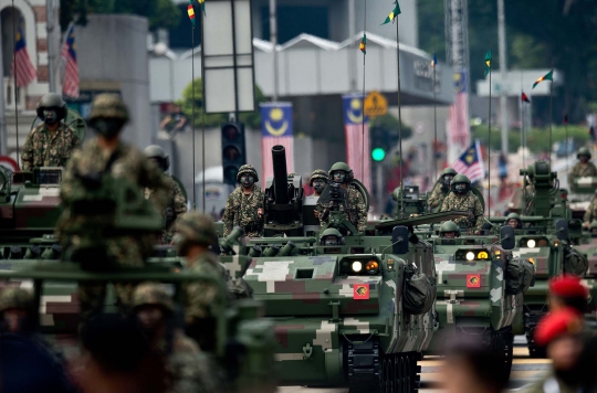 Parade militer peringati Hari Kemerdekaan Malaysia ke-57