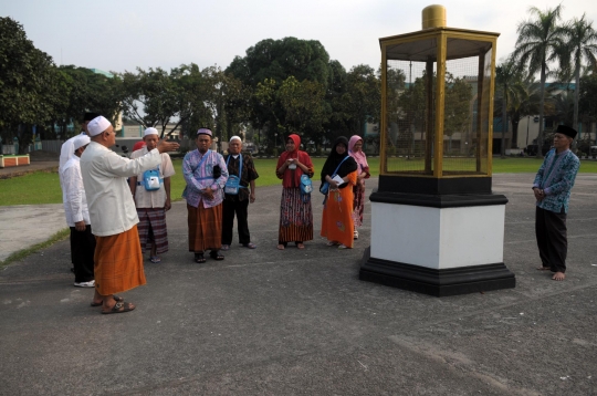 Calon jemaah haji jalani latihan manasik di asrama Pondok Gede