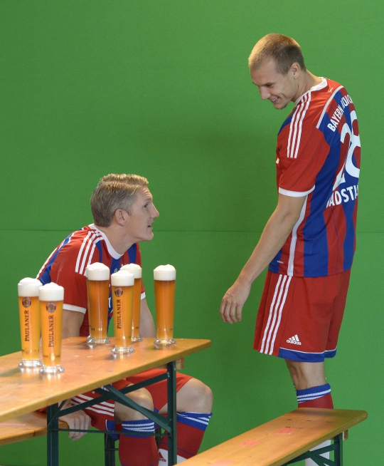 Gaya pasukan Bayern Munich saat pemotretan iklan bir Paulaner