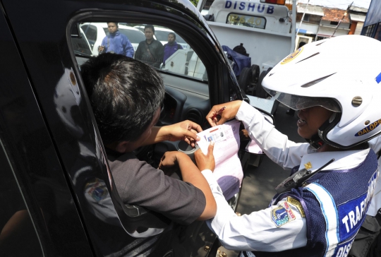 Pembayaran denda derek parkir liar melalui ATM