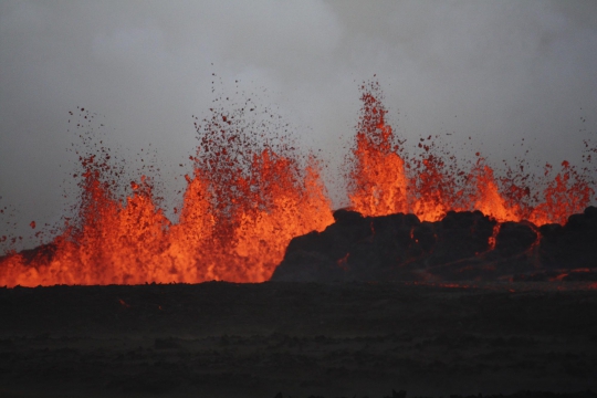 Dahsyatnya semburan lava Gunung Bardarbunga di Islandia