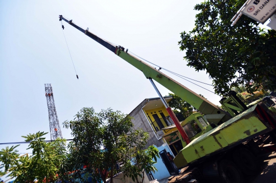 Tidak miliki izin, menara BTS di Cengkareng dibongkar