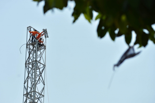 Tidak miliki izin, menara BTS di Cengkareng dibongkar