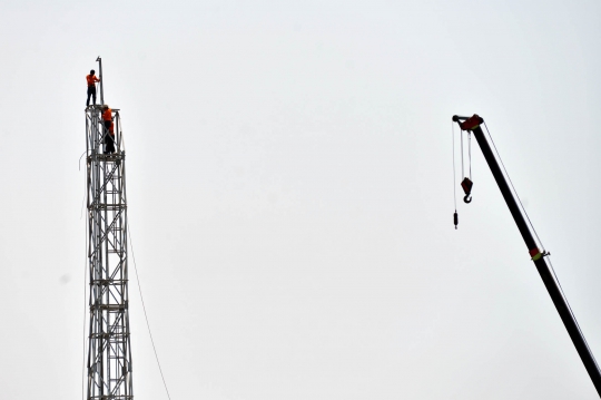 Tidak miliki izin, menara BTS di Cengkareng dibongkar