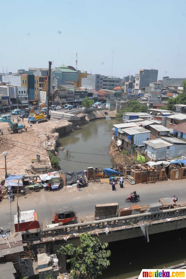 Foto : Memantau proyek normalisasi Kali Ciliwung pasca 