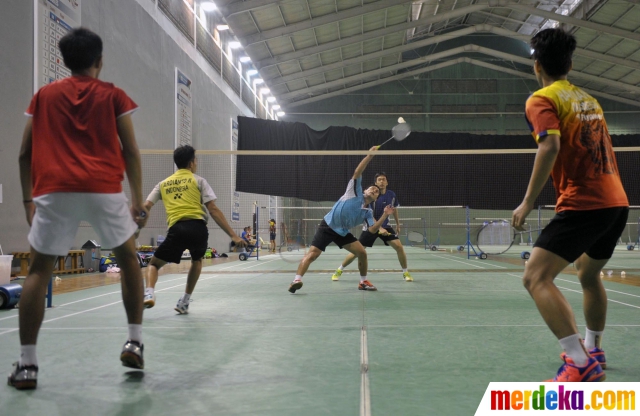 Foto : Meninjau persiapan pebulutangkis nasional jelang 