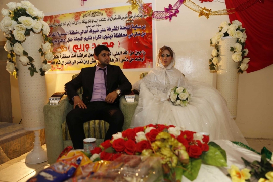 Lari dari ISIS, pria Syiah & wanita Sunni menikah di pengungsian