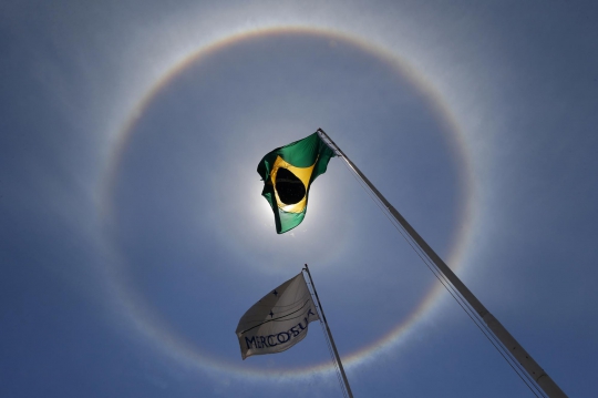 Indahnya fenomena matahari bercincin hiasi langit Brasil