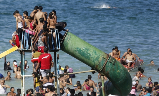 Libur musim panas, warga Mesir banjiri pantai