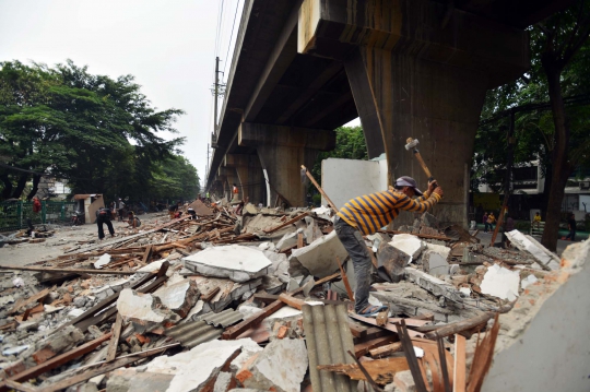 Pembongkaran kios di kawasan Stasiun Mangga Besar