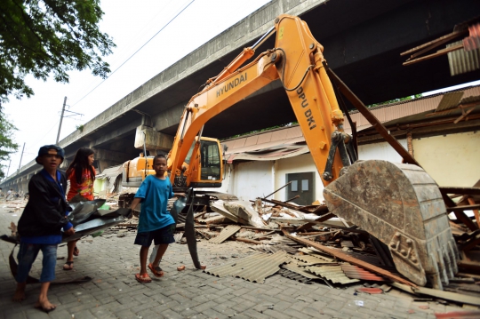 Pembongkaran kios di kawasan Stasiun Mangga Besar