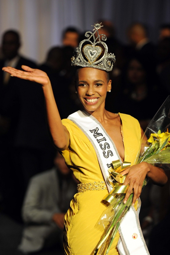 Wanita berkepala plontos ini raih mahkota Miss Haiti 2014