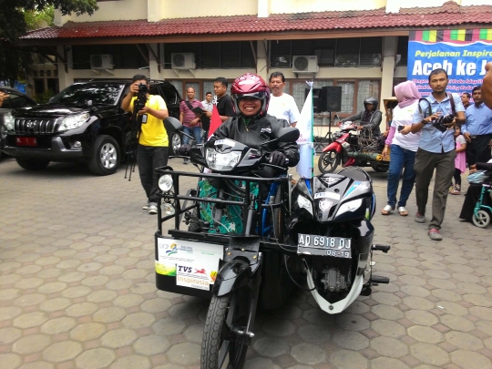 Penyandang paraplegia ini nekat keliling Indonesia naik motor