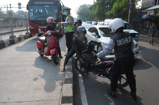 Polisi kembali tilang para penerobos jalur Transjakarta