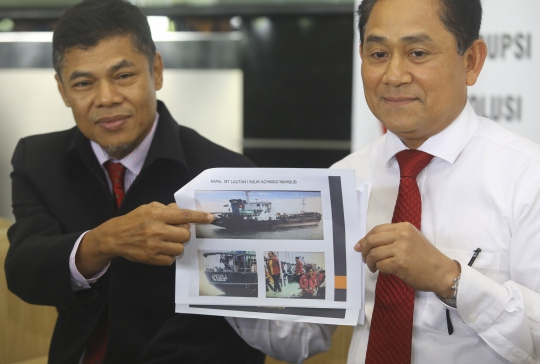 Brigjen Pol Kamil tunjukkan bukti penyelundupan migas di Riau