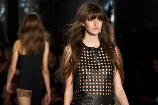 Bergaya hitam putih di New York Fashion Week