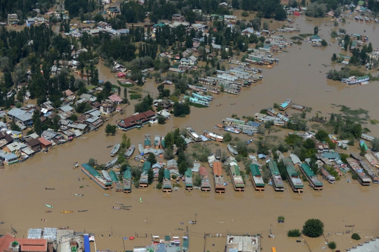 Pandangan udara ribuan rumah di India terkepung banjir