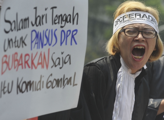Demo tolak RUU Advokat, pengacara gelar aksi tiduran di jalan