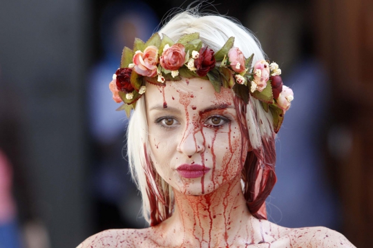 Aksi aktivis Femen bugil di depan biara hebohkan warga Ukraina