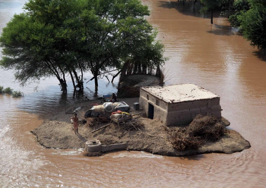 Pandangan udara nasib warga Pakistan terjebak banjir
