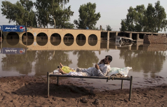 Kisah korban banjir Pakistan hidup terlantar di pinggir jalan
