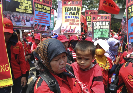 Aksi ribuan buruh turun ke jalan tuntut penghapusan outsourcing