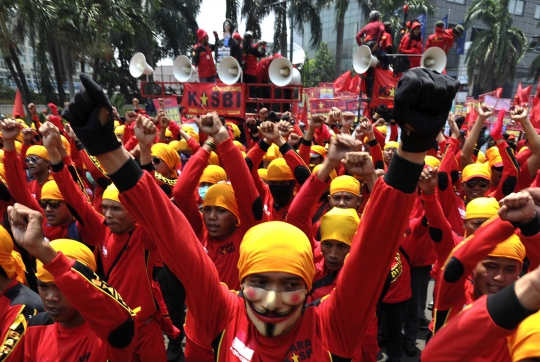 Aksi ribuan buruh turun ke jalan tuntut penghapusan outsourcing