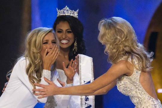 Wanita cantik asal New York raih mahkota Miss America 2015