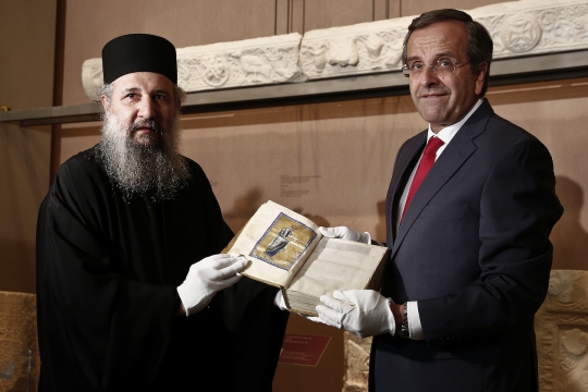 Injil kuno ke-4 berusia 1000 tahun dipamerkan di Yunani