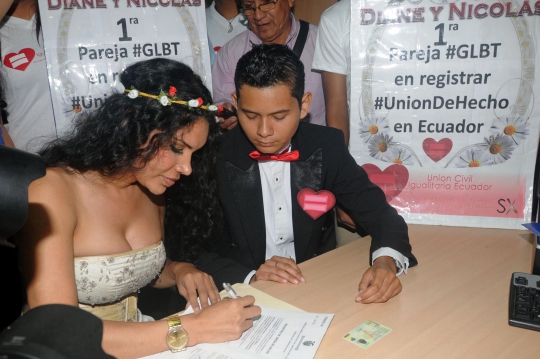 Ekuador legalkan pasangan gay terdaftar di Kantor Catatan Sipil