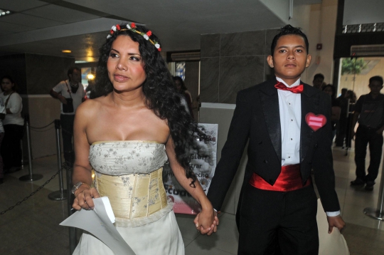 Ekuador legalkan pasangan gay terdaftar di Kantor Catatan Sipil