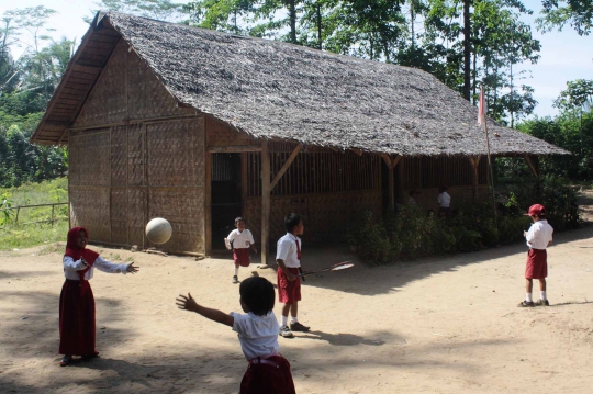 Nasib murid SD di Banten belajar di sekolah mirip kandang ternak