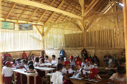 Nasib murid SD di Banten belajar di sekolah mirip kandang ternak