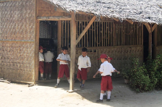 Nasib murid SD di Banten belajar di sekolah mirip kandang ternak