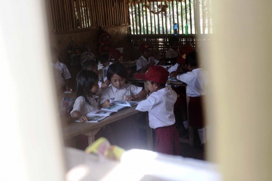 Nasib murid SD di Banten belajar di sekolah mirip kandang ternak