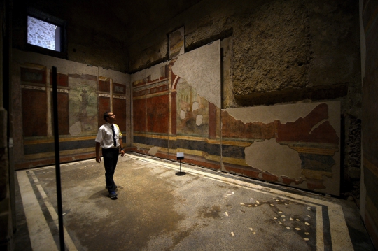 Jalan-jalan ke situs sejarah rumah Kaisar Augustus di Roma
