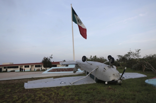 Keganasan Odile luluh lantakkan bandara internasional di Meksiko