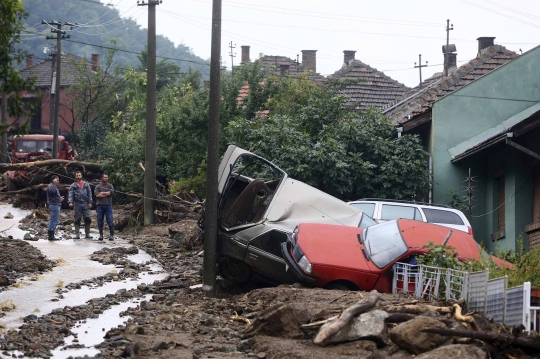 Kondisi porak-poranda Serbia akibat terjangan banjir bandang