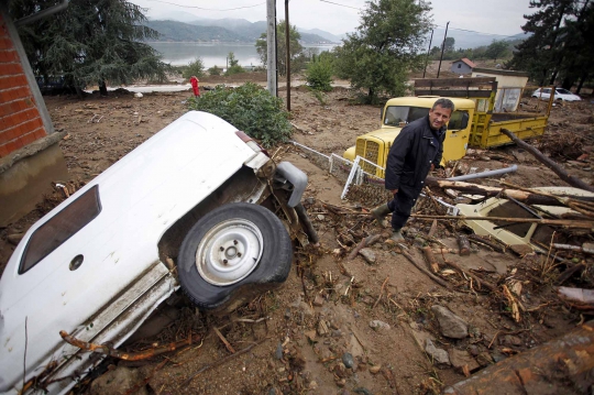 Kondisi porak-poranda Serbia akibat terjangan banjir bandang