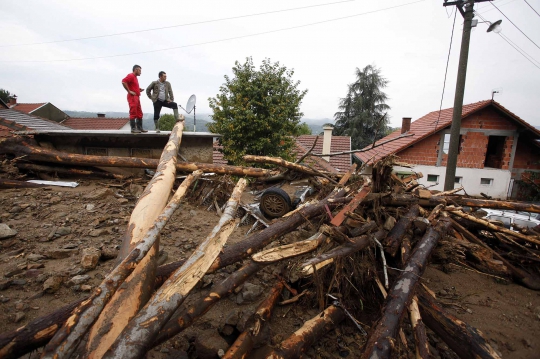 Kondisi porak-poranda Serbia akibat terjangan banjir bandang