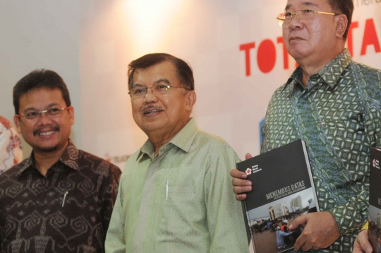 Jusuf Kalla hadiri peluncuran buku fotografi PMI