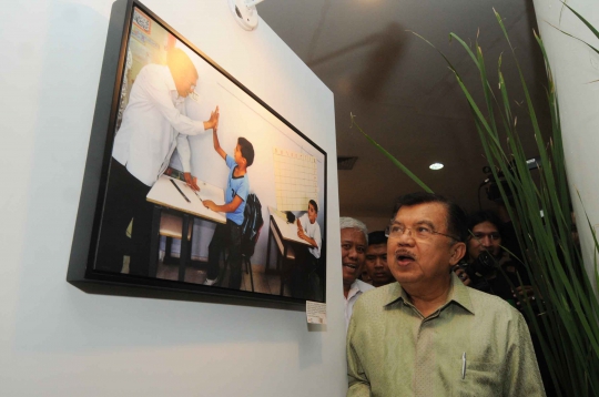 Jusuf Kalla hadiri peluncuran buku fotografi PMI