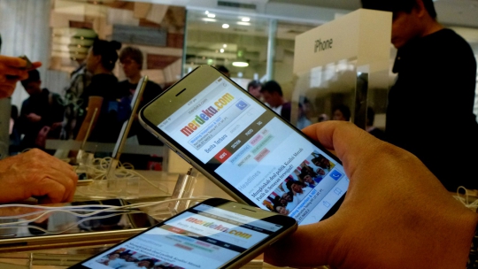 Antrean untuk dapatkan iPhone 6 dan iPhone 6 Plus di Australia