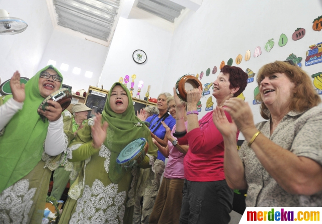 Foto : Mengintip kegiatan turis asing kunjungi pemukiman 