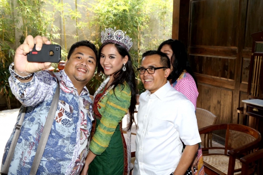 Bupati Banyuwangi & Puteri Indonesia berselfie ria di BBF 2014
