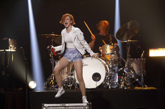 Penampilan energik Paramore gebrak panggung iHeartRadio 2014