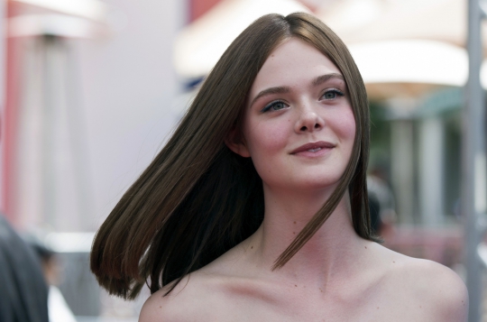 Elle Fanning tampil beda di pemutaran perdana 'The Boxtrolls'